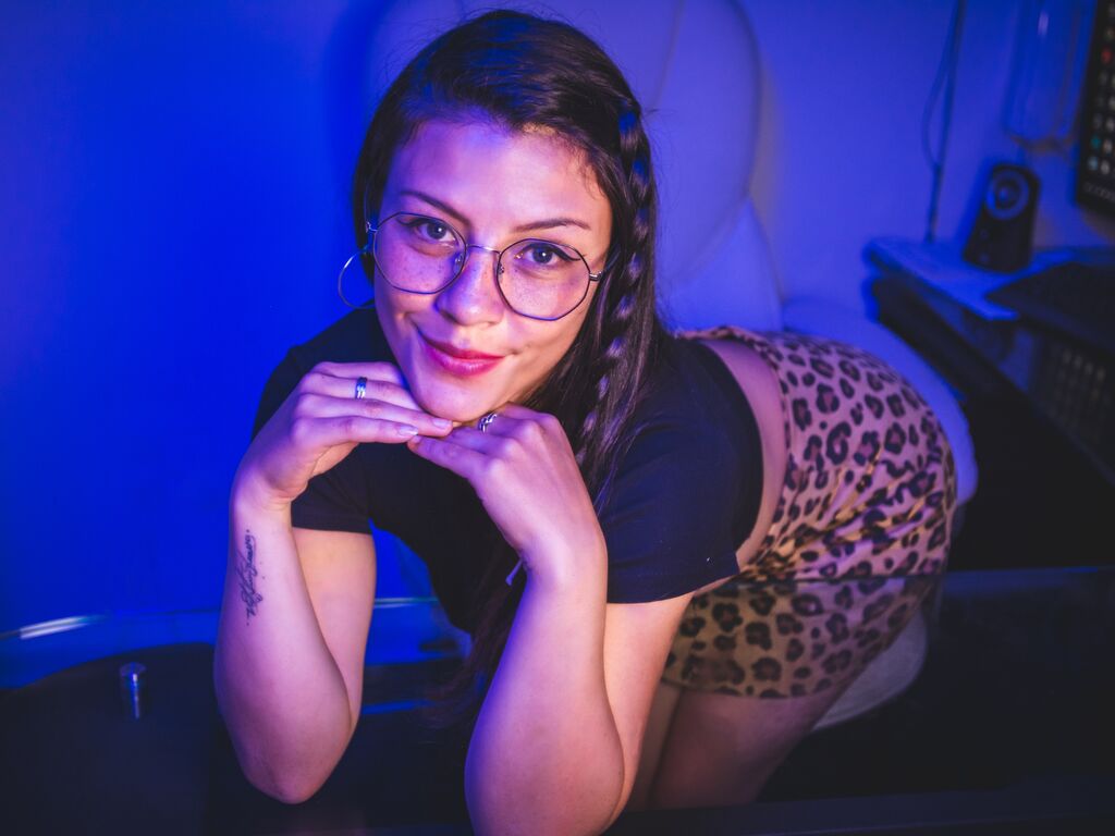 EmilyKaif stripping show