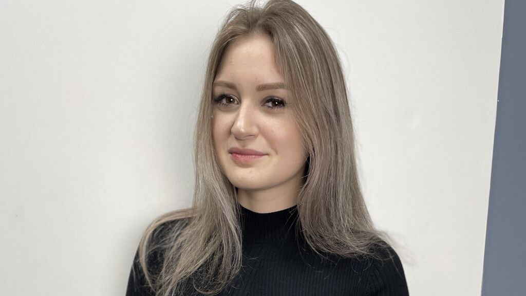 GiuseppinaCosta online on GirlsOfJasmin