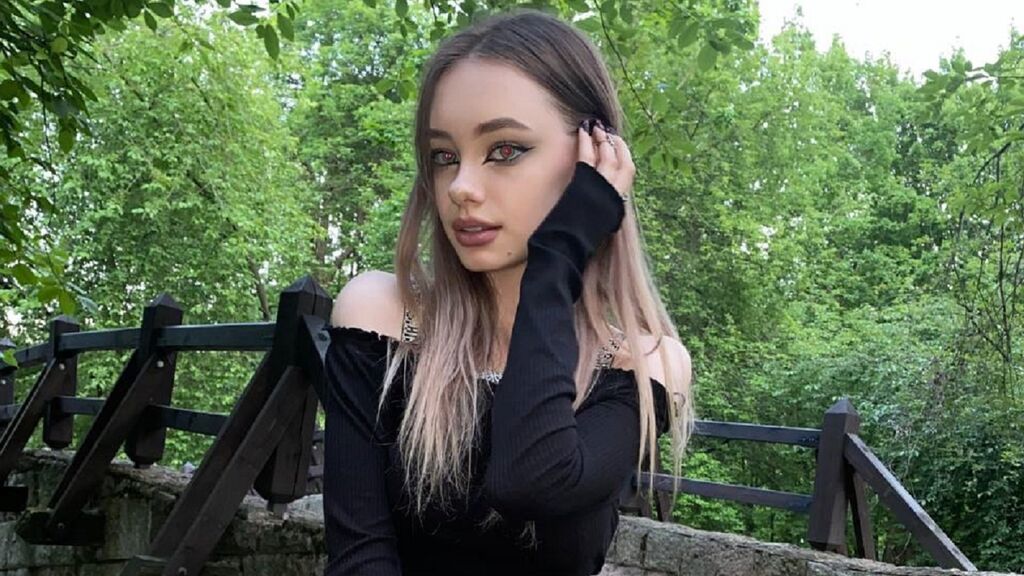 AntoniaPerini online on GirlsOfJasmin