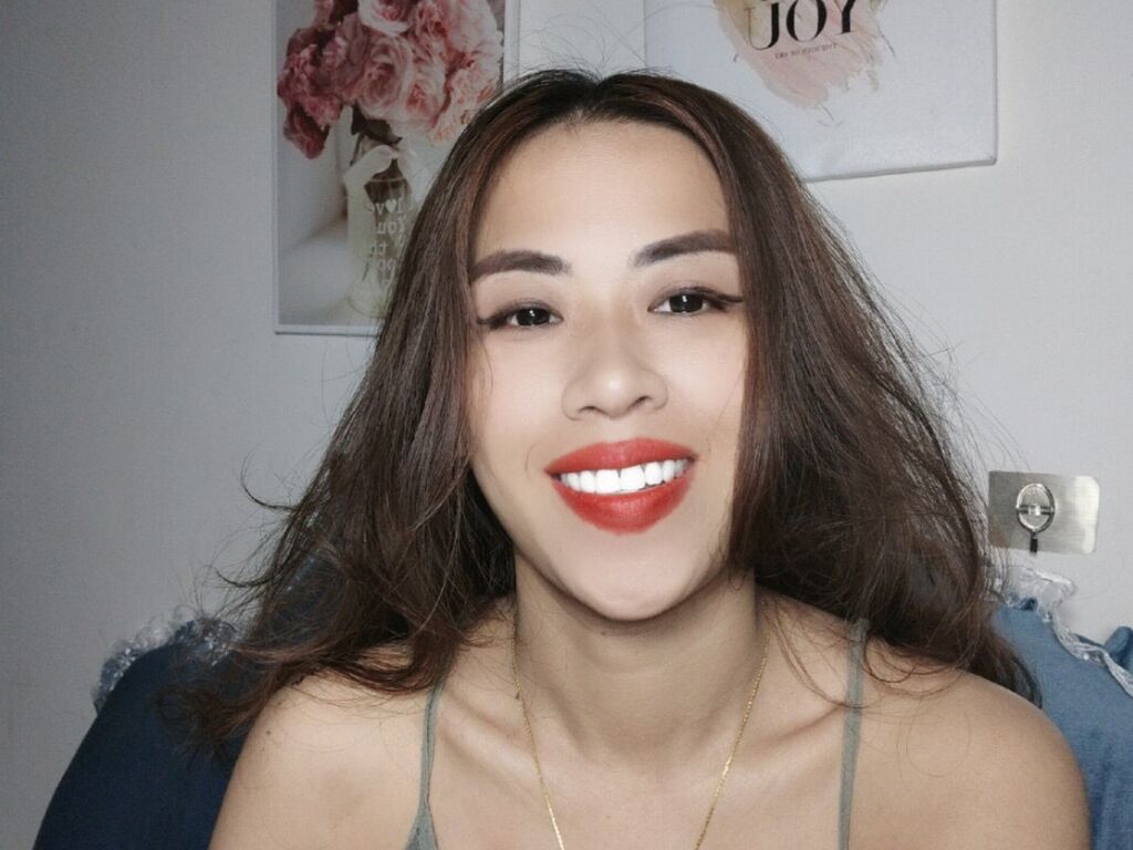 OliviaSayres cam webcams boobs