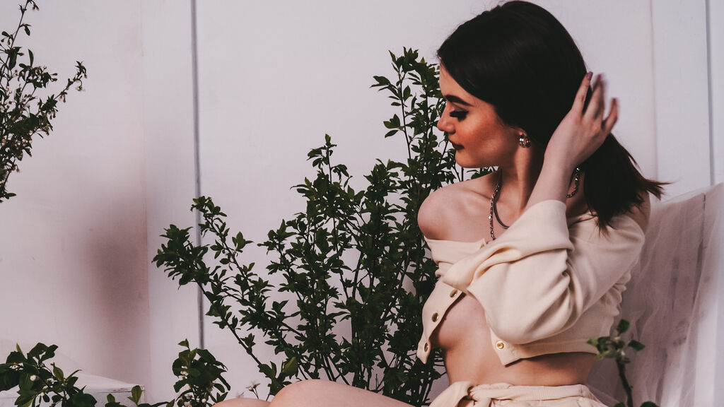 AdelaidaBraun online on GirlsOfJasmin