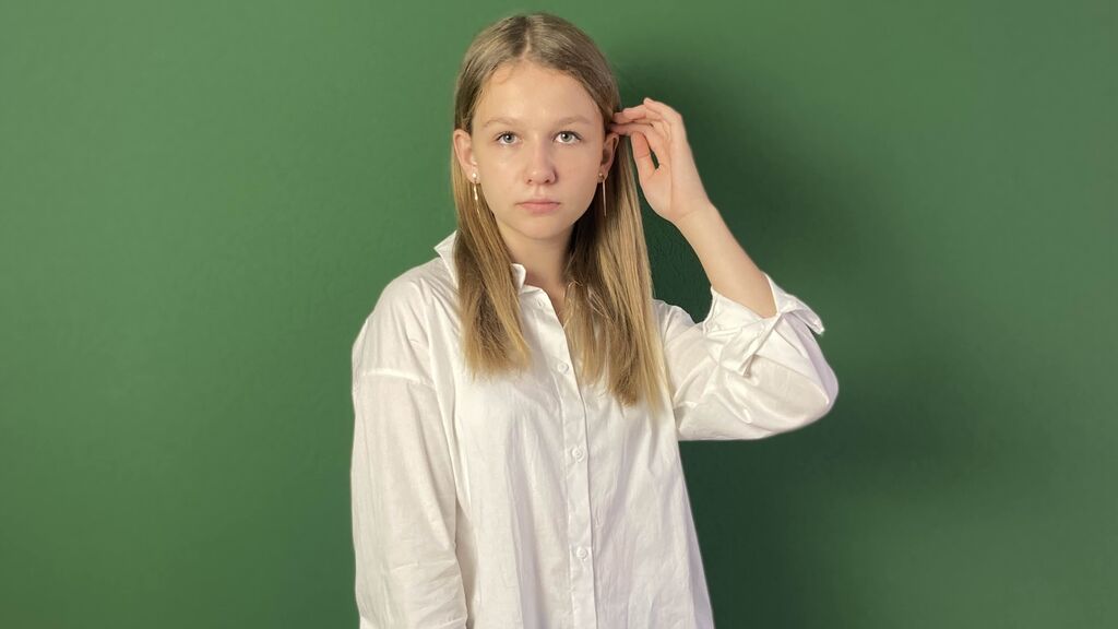 NicolettaLazzari online on GirlsOfJasmin