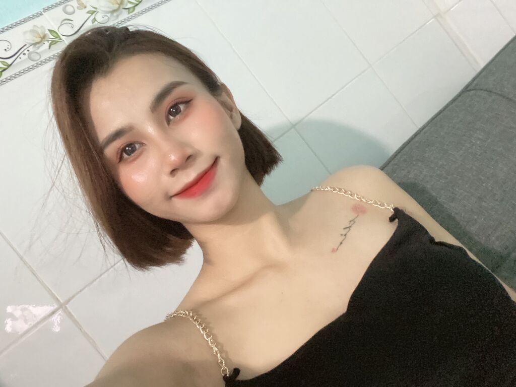 MeganMilano adult webcams lj oil