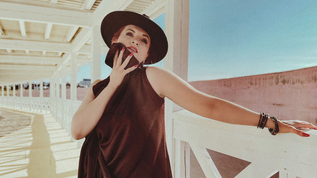 KarolinaMood online on GirlsOfJasmin